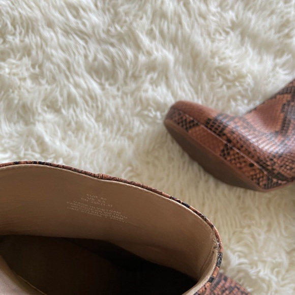 Y2K Minimalist H&M Faux Leather Snakeskin Boots - Picture 6 of 9